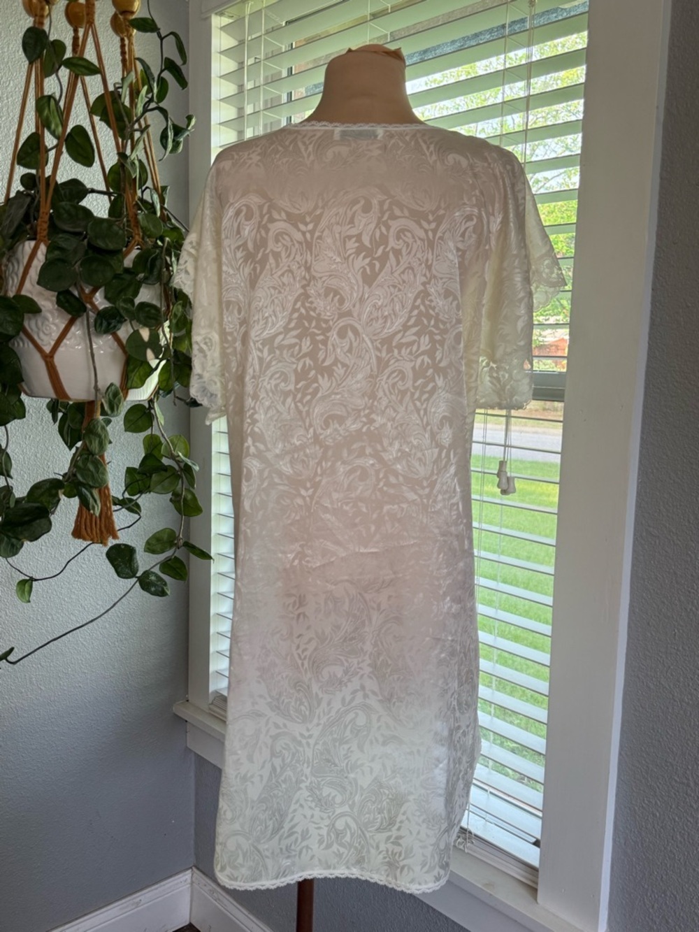 Vintage Lucie Ann II Damask Short Chemise Nightgown Lace Size Medium - Picture 4 of 8